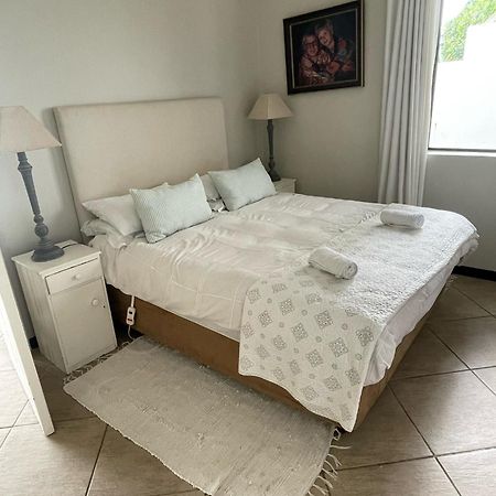 Apartment Ozone Teluk Herolds Bagian luar foto